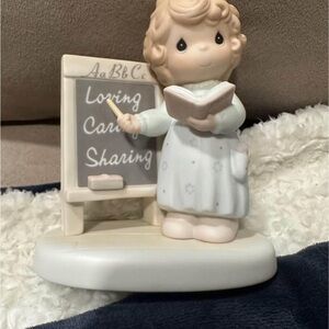 Enesco Figurines” teach us to love one another 1996 members figurine”